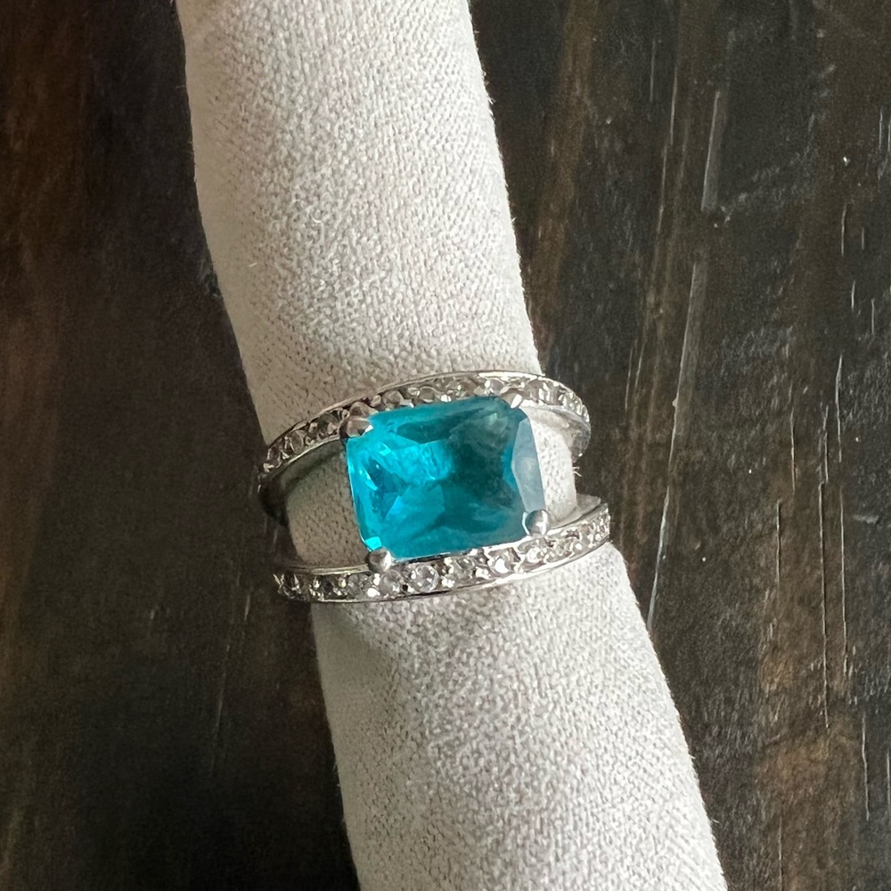Beautiful Teal Fashion Ring
